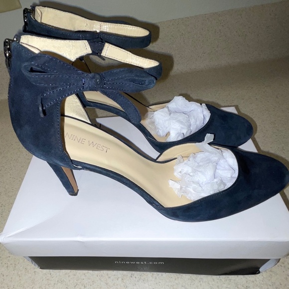 Navy Nine West Howley Suede Closed Toe with Bow Closure Dress Pumps Heels - Picture 1 of 12